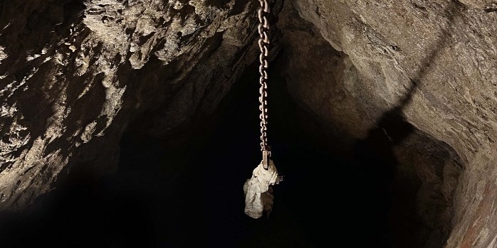 PHILOPHOBIAE porta una performance di voce ed elettronica nella mostra Il Pozzo