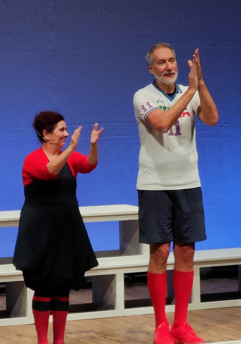 Doppietta sold-out per “la leggenda del pallavolista volante” al Teatro Giotto di Borgo