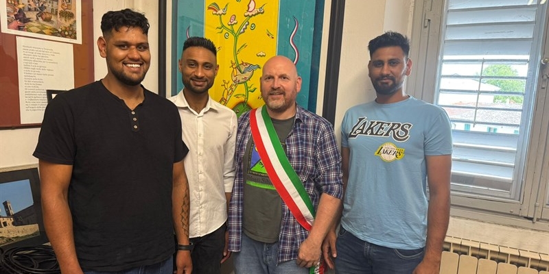 sindaco David Baroncelli e i tre fratelli Singh