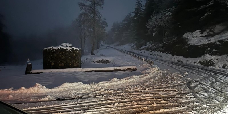 la neve sulla strada