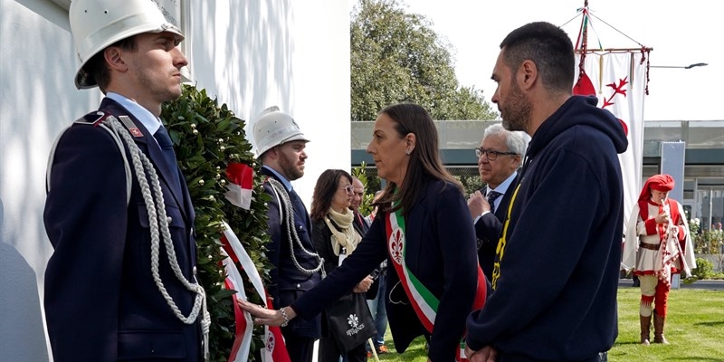 l'omaggio ai martiri della Sindaca