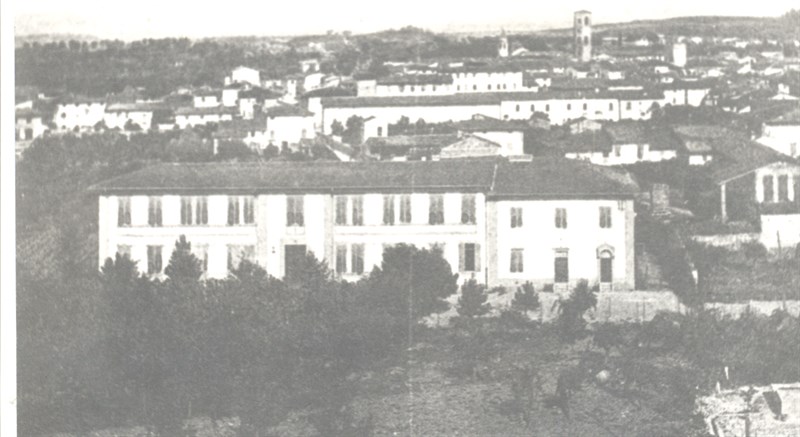 L’istituto Scolastico delle Suore Stimmatine in una vecchia immagine scattata dalla cupola del Santuario  del  SS. Crocifisso.