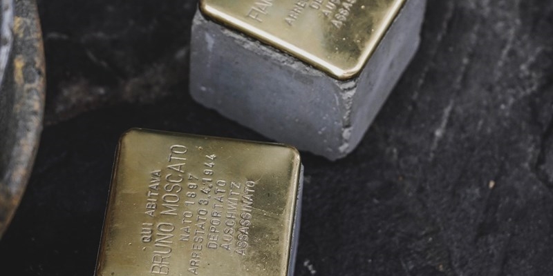 Posa delle pietre d'inciampo