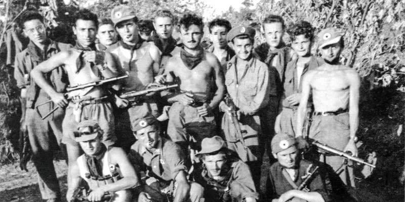 Armido il quinto in alto da destra