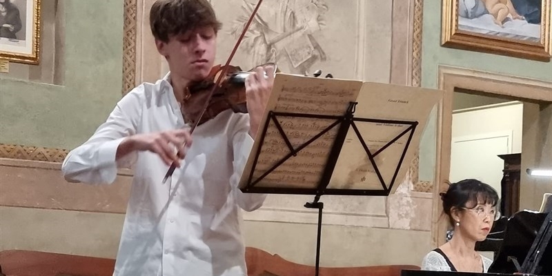 Il violinista Francesco Papa e la pianista Akanè Makita nello scorso concerto