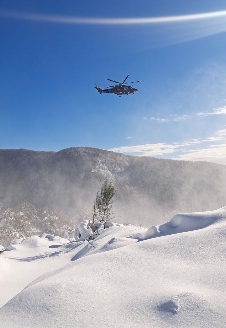 L'elicottero dei Carabinieri che sorvegliava i camminatori