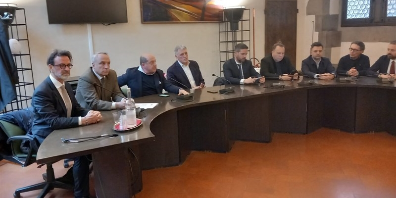 Le opposizioni compatte contro lo scudo verde