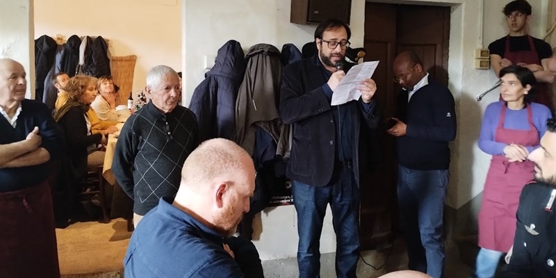 Un momento del pranzo dei Bifolchi