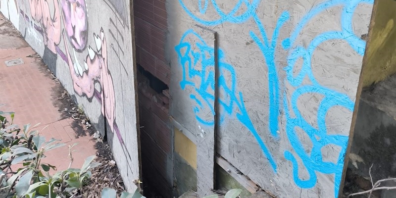 Pannelli divelti, buco fatto e zac...