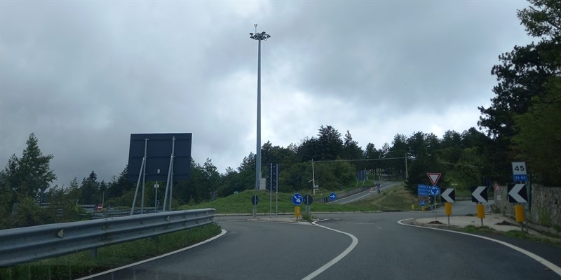 Futa, la rotonda di Firenzuola al buio da mesi: cresce la preoccupazione per la sicurezza stradale