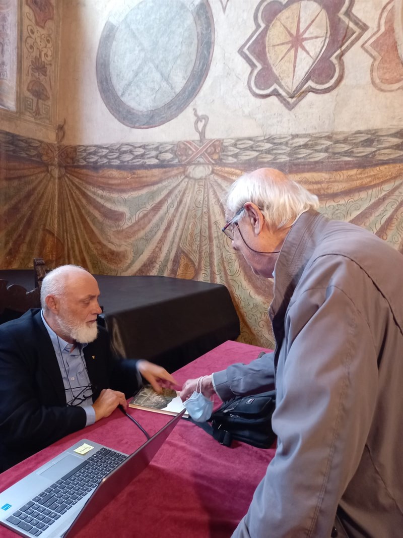 L’autore Alvaro Claudi  con lo scrivente di queste note 