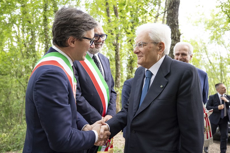 Il Presidente della Repubblica Sergio Mattarella a Barbiana con Dario Nardella