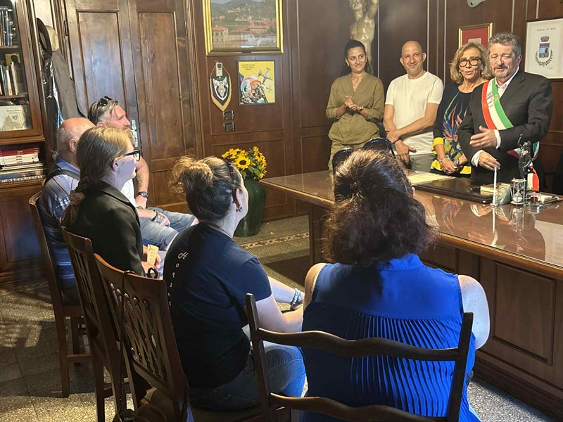 La consegna dell'encomio