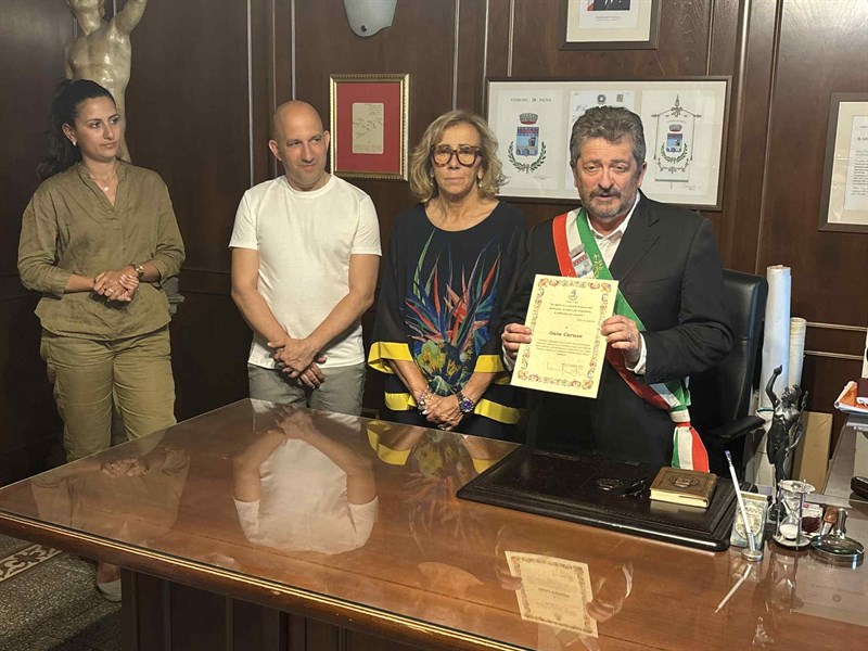 La consegna dell'encomio