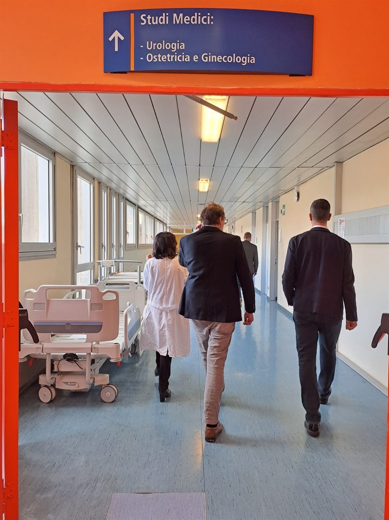 Un momento della visita dei direttori ai reparti del SMA