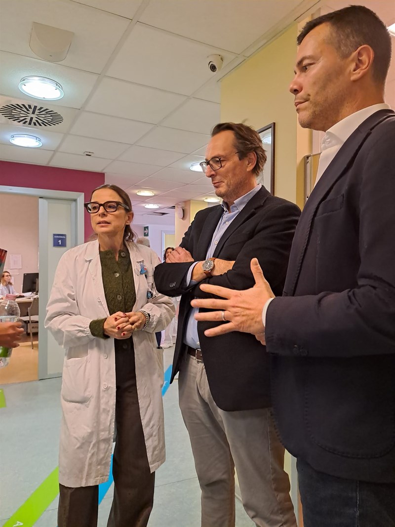 Un momento della visita dei direttori ai reparti del SMA