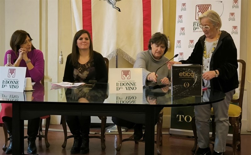 Da sinistra: Caterina Suchan Donne Insieme Valdelsa, l'Assessora Alessandra Naldini, la vicepresidente regione Toscana Stefania Saccardi e la delegata Toscana Donne del Vino Donatella Cinelli Colombin