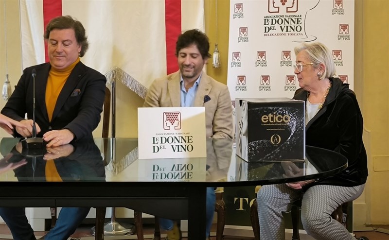 Da sinistra: Carlos Veloso dos Santos amministratore delegato di Amorim Cork Italia, Alessio Piccardi di Fieramente – Mail Boxes ETC, la delegata Toscana Donne del Vino Donatella Cinelli Colombini