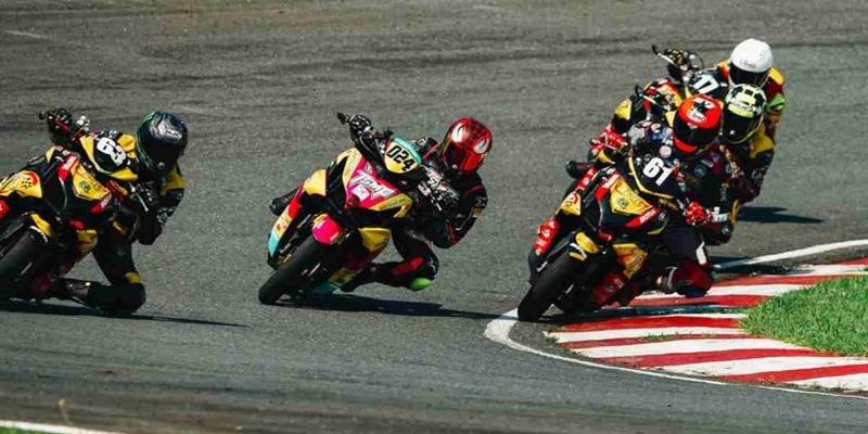 Valentino Rossi incassa un duro colpo: Marquez se la ride