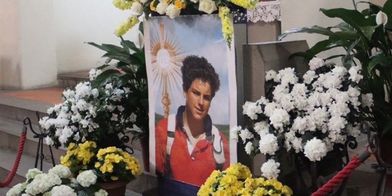 Grande affluenza all'evento di donazione della reliquia del beato Carlo Acutis a Scarperia