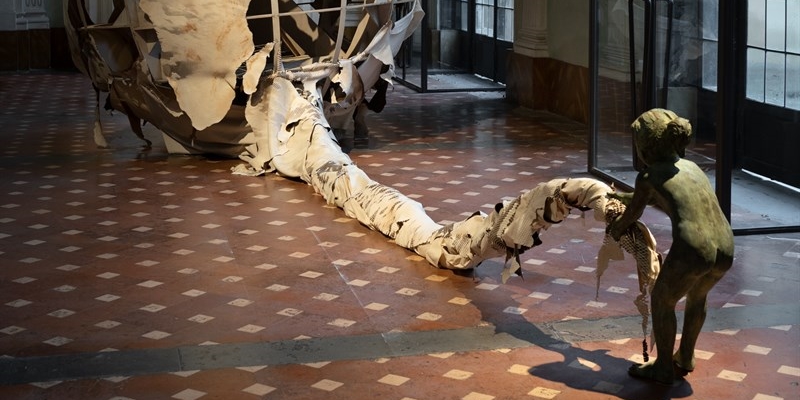 Allestimento mostra Christian Balzano. Fuori dal mondo