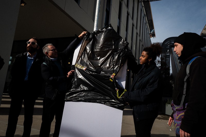 La lapide prima di essere scoperta