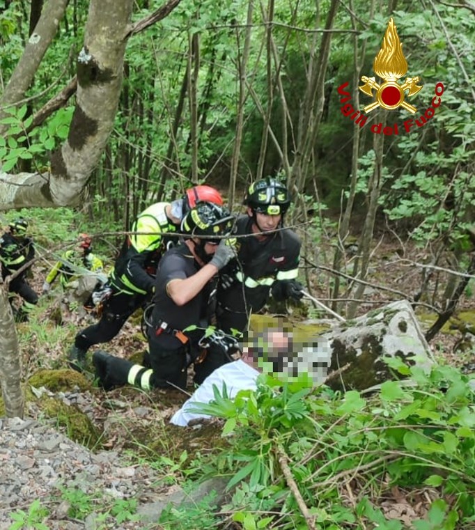Autobus precipita in Lunigiana