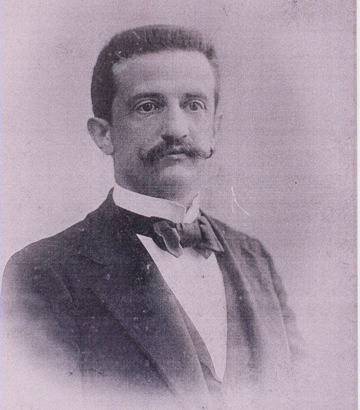 Giuseppe Magnani, fratello del Maggiore Gaetano sindaco di Borgo San Lorenzo. Fu quello che fece costruire le Logge dei Marroni. 