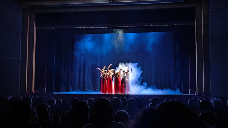 Grandioso successo della  Lyric Dance Company al Corsini di Barberino: strepitoso "Love is a losing game" con la musica di Amy Winehouse