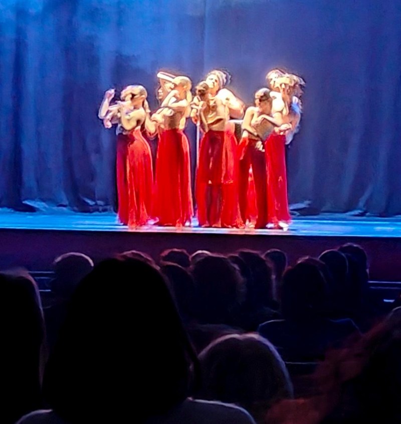 Grandioso successo della  Lyric Dance Company al Corsini di Barberino: strepitoso "Love is a losing game" con la musica di Amy Winehouse