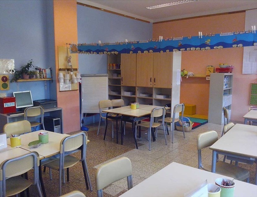 Scuola "senza Zaino" di San Godenzo - disposizione dei banchi nell'aula secondo il metodo "senza zaino"