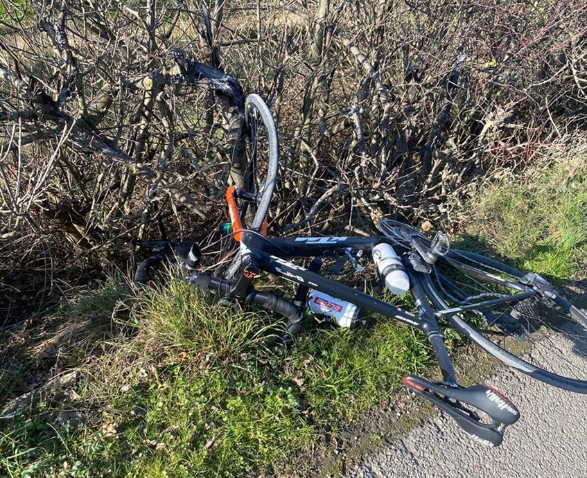 La bicicletta di Alessandro Iacchi distrutta dopo l'incidente