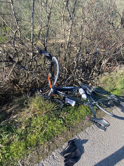 La bicicletta distrutta di Alessandro Iacchi dopo l'incidente