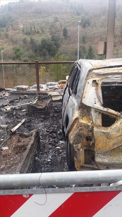 Cosa rimane dei mezzi a  seguito dell'incendio a San Godenzo