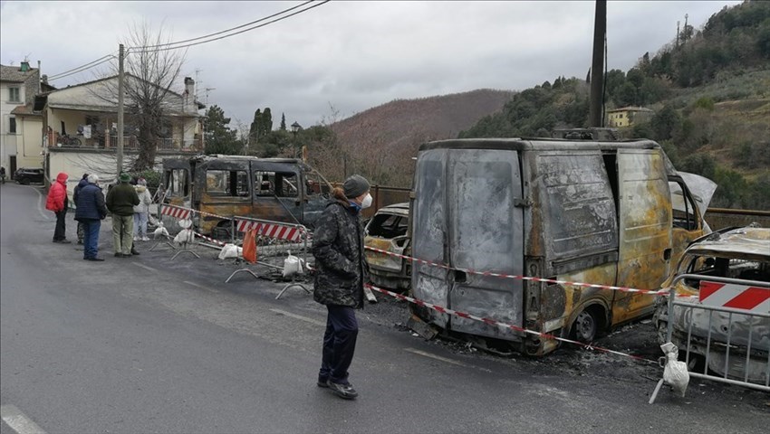 San Godenzo, cosa rimane dopo il rogo dei mezzi