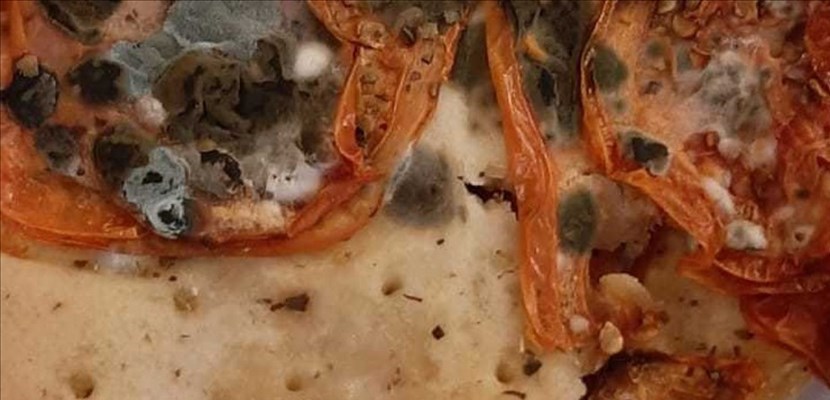 la pizza fotografata e pubblicata sui social dai genitori