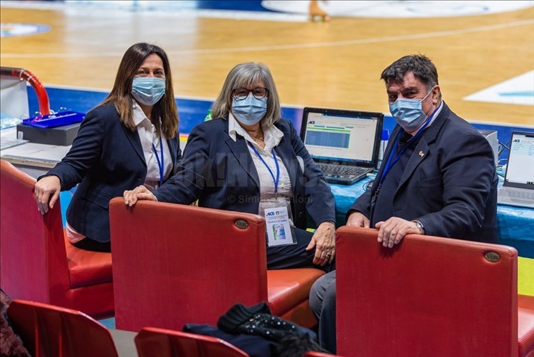 Con grazia, atleticità e volteggi l'associazione AICS incanta il Palaterme di Montecatini.