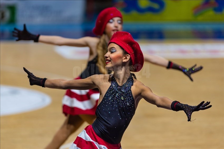 Pattinatrice durante lo spettacolo AICS a Montecatini.