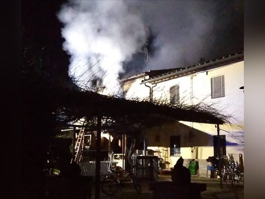 Incendio in un terratetto a Montebonello