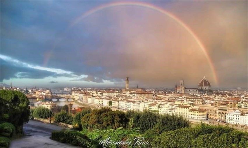 Panoramica di Firenze da Piazzale Michelangelo con arcobaleno - forografia seconda classificata al concorso "Bellissima Firenze"