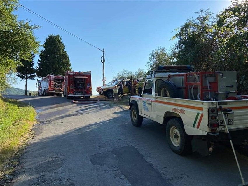 Incendio a Rufina- Croce Azzurra Pontassieve e pompieri a lavoro