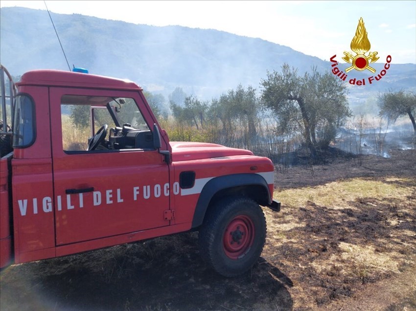 Incendio a I Veroni a Pontassieve: le operazioni di spegnimento dei pompieri