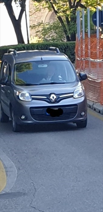 viale Poggi in contromano