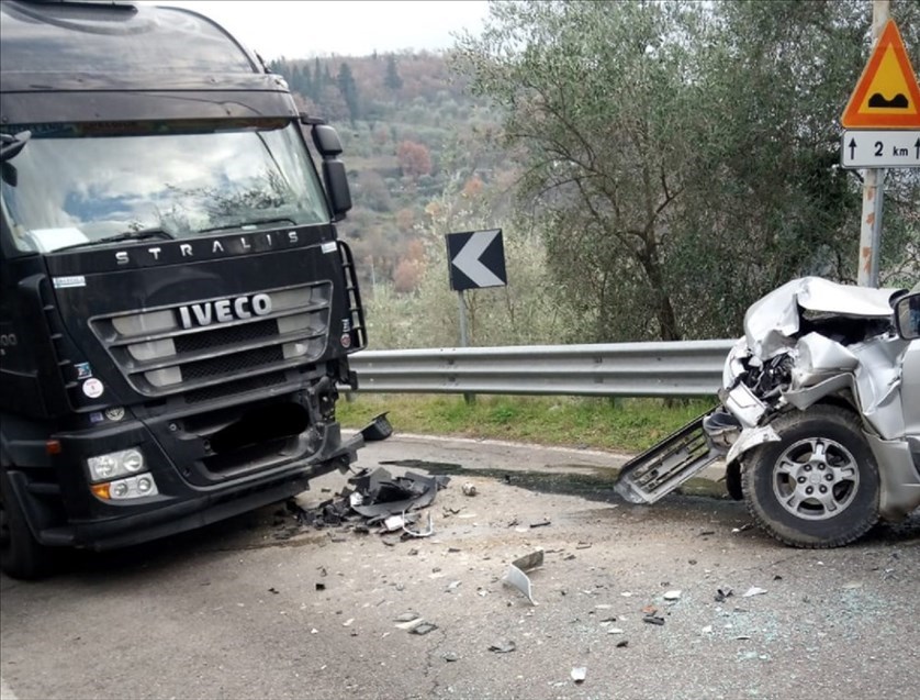 Incidente sulla strada di Paternk fra Tir e auto