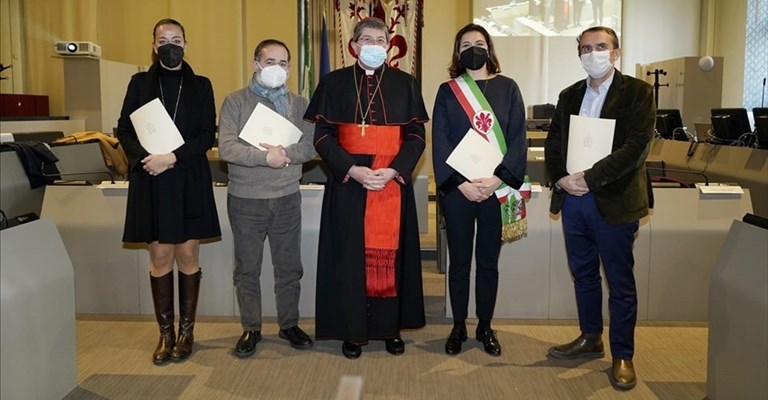 l'Assessore Sara Funaro, l'Assessore Alessandro Martini, il cardinal Betori, la Vicesindaca Alessia Bettini e il Presidente del Consiglio Comunale Luca Milani.