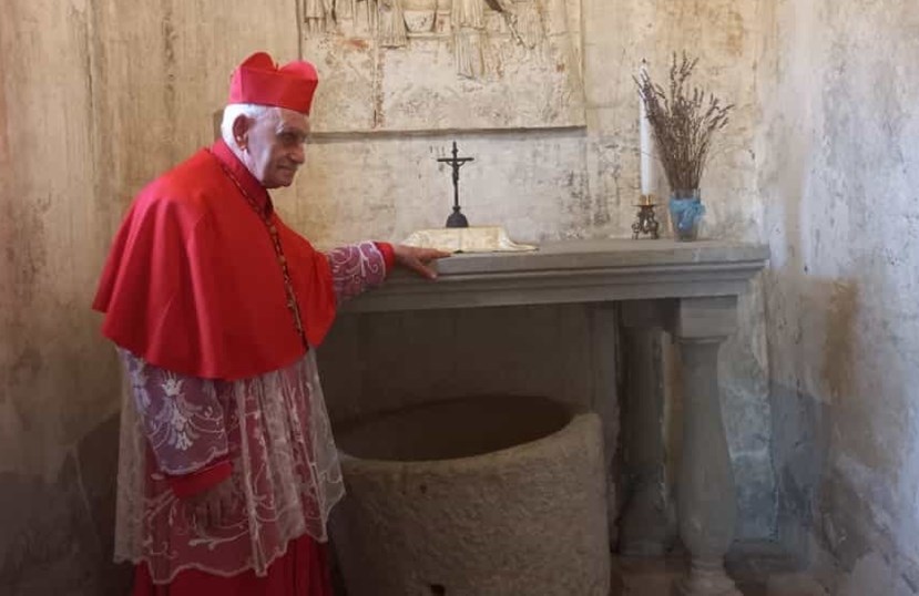 Il cardinale Ernest Simoni in visita al convento del Bosco ai Frati