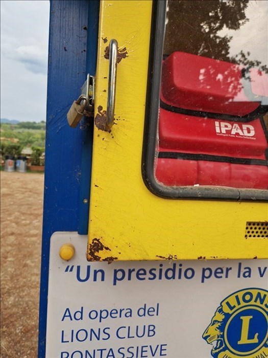 Postazione DAE abbandonata Pontassieve