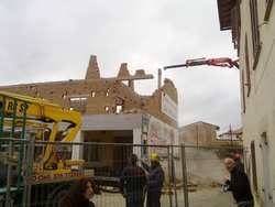 Il Borgo che cambia... Demolito l'edificio 'incompiuto' ai Salesiani. Le foto e la storia...