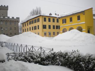 Alto Mugello: voci (e foto) dalla tormenta. Frazioni isolate sotto due metri di neve. E arrivano i mezzi da Trento