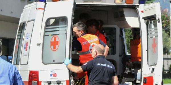 Pedone investito in via Senese